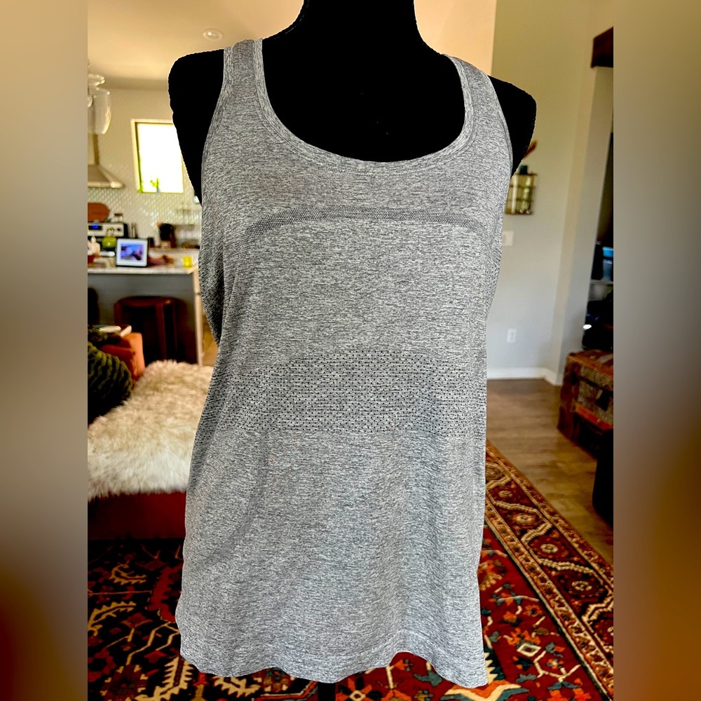 Lululemon Swiftly 2.0 Hip Length